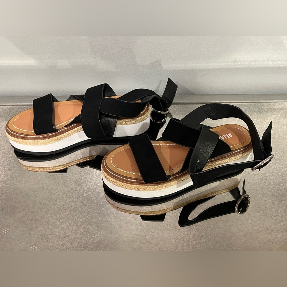 Alias Mae Black Suede Flatform Sandals Never Worn Size 6